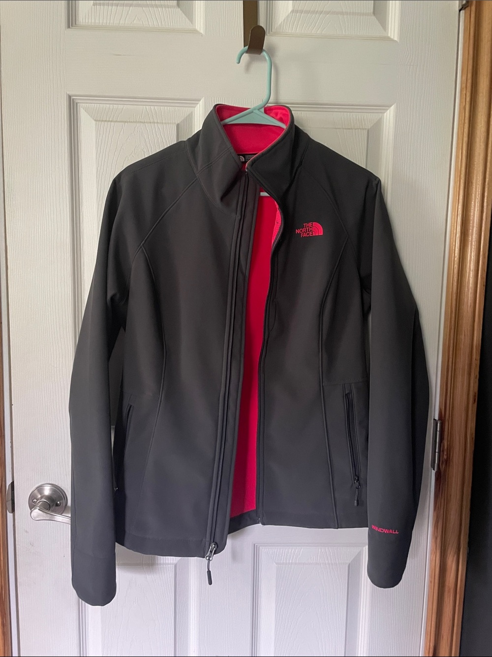 The North Face women’s grey Jacket with Pink Lining